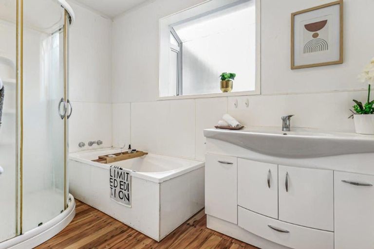 Photo of property in 84 Newcastle Road, Dinsdale, Hamilton, 3204