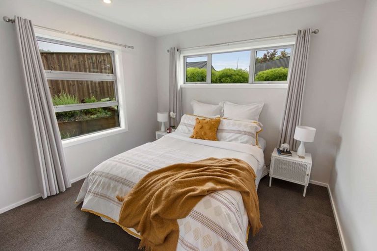 Photo of property in 28 Sunstone Crescent, Brown Owl, Upper Hutt, 5018