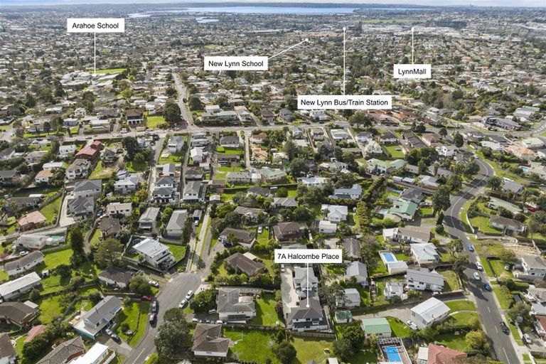Photo of property in 7a Halcombe Place, Green Bay, Auckland, 0604