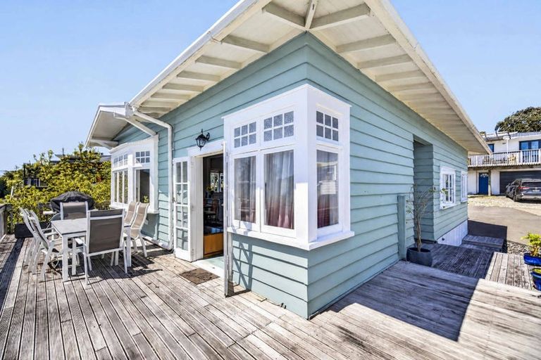 Photo of property in 1/6 Sundown Avenue, Manly, Whangaparaoa, 0930