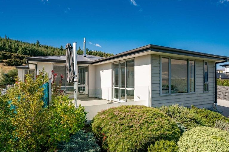 Photo of property in 3 Clearview Street, Wanaka, 9305