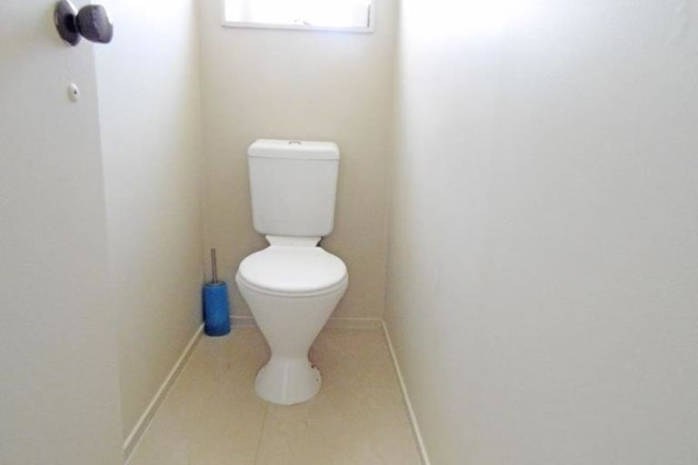 Photo of property in 1/6 Myna Place, Weymouth, Auckland, 2103