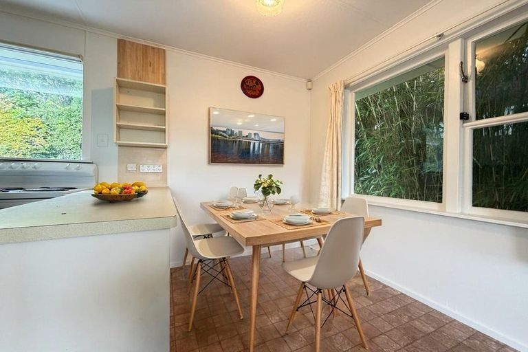 Photo of property in 31 Kahikatea Grove, Paparangi, Wellington, 6037