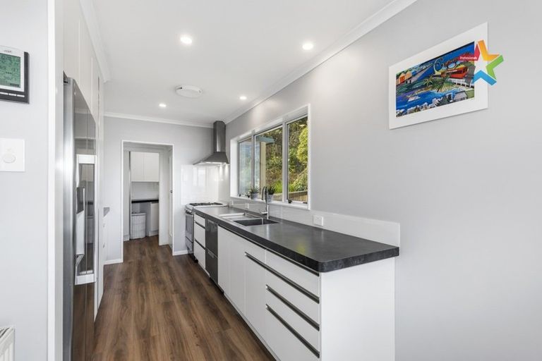 Photo of property in 68 Dowse Drive, Maungaraki, Lower Hutt, 5010