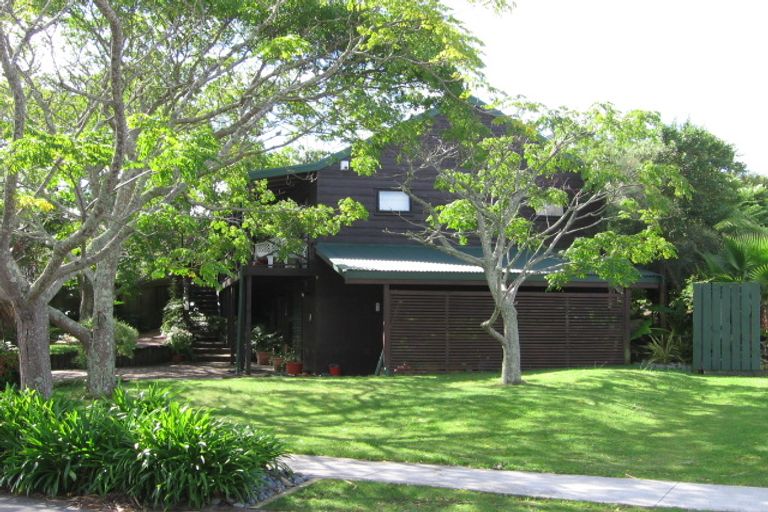 Photo of property in 7 Birman Close, Half Moon Bay, Auckland, 2012