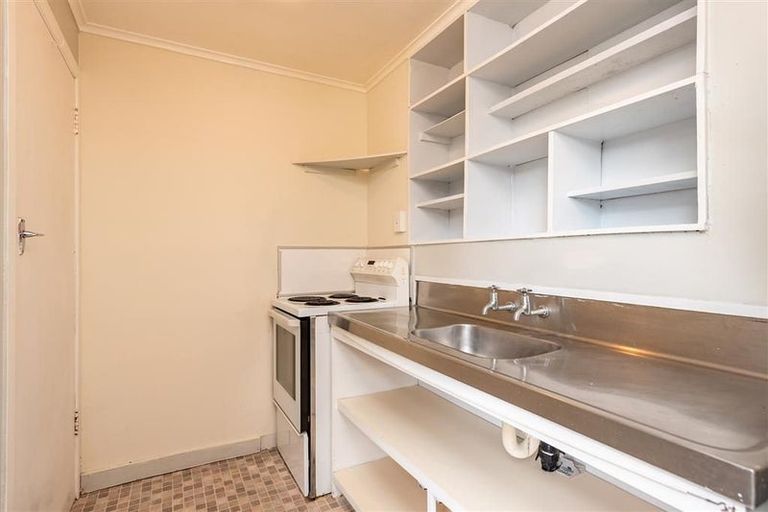 Photo of property in 58 Garden Road, Northland, Wellington, 6012