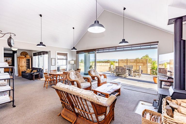 Photo of property in 104 White Rock Road, Martinborough, 5781