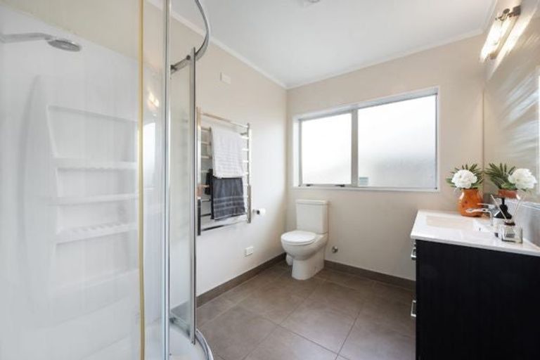 Photo of property in 2 Amadeus Place, Northpark, Auckland, 2013