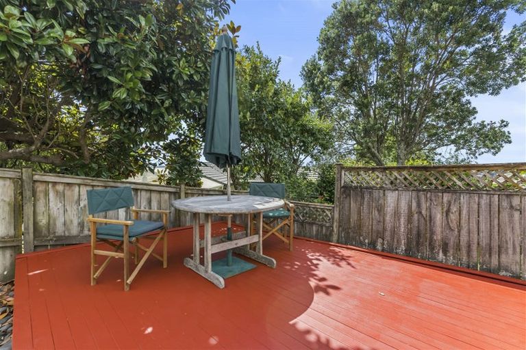 Photo of property in 8 Fulmar Way, Unsworth Heights, Auckland, 0632