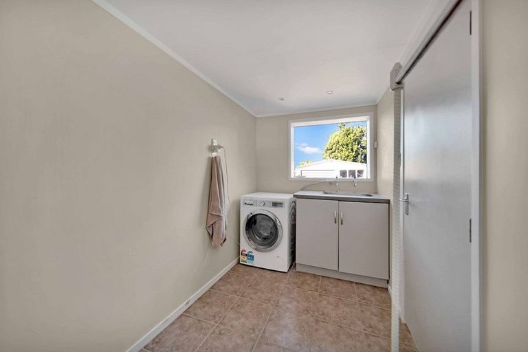 Photo of property in 10 Snowden Place, Opaheke, Papakura, 2113