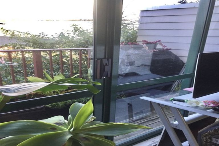 Photo of property in 18/1 Briar Way, New Lynn, Auckland, 0600