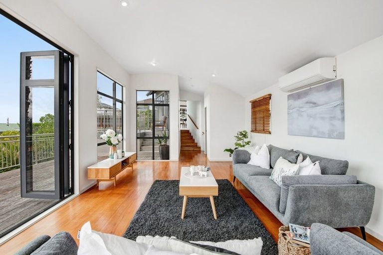 Photo of property in 15 Roseville Road, Gulf Harbour, Whangaparaoa, 0930