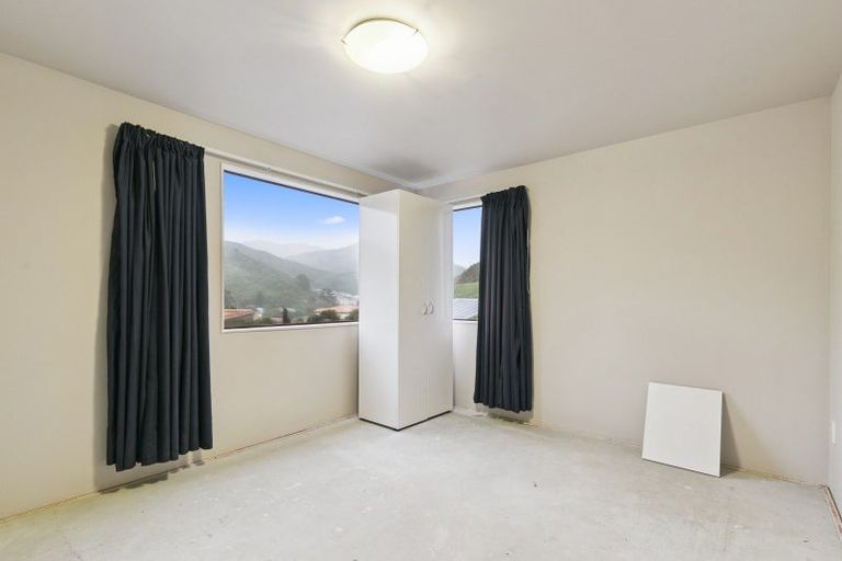 Photo of property in 14b Domanski Crescent, Owhiro Bay, Wellington, 6023