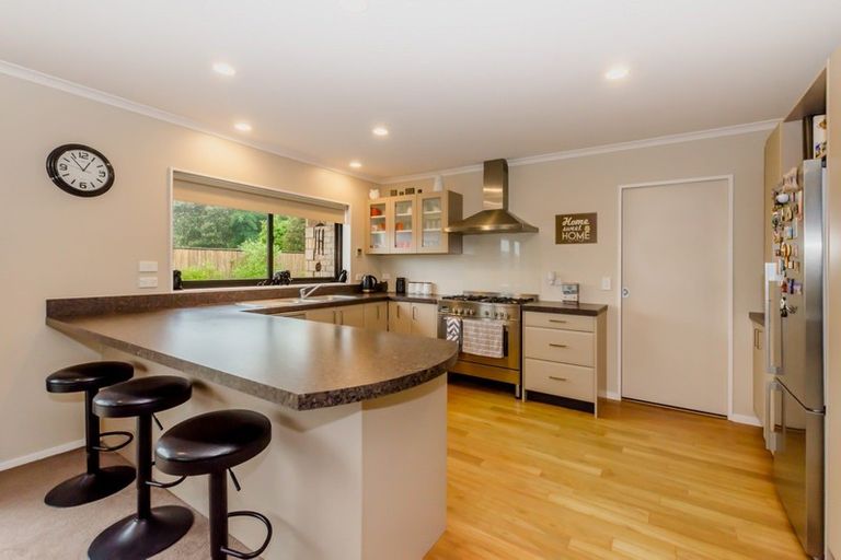 Photo of property in 16 Bluewater Place, Paraparaumu, 5032