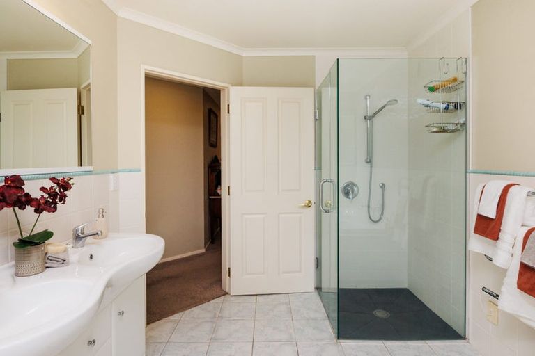 Photo of property in 10 Pastoral Lane, Hokowhitu, Palmerston North, 4410