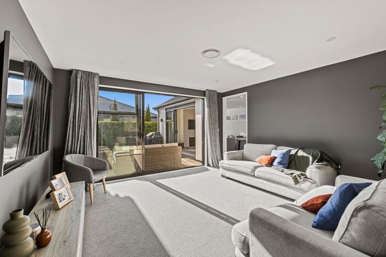 Photo of property in 15 Luxembourg Crescent, Halswell, Christchurch, 8025