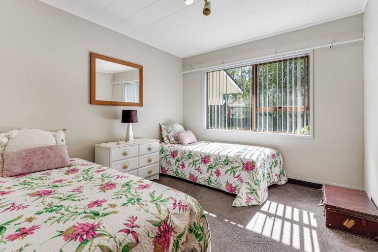 Photo of property in 38 Braid Road, St Andrews, Hamilton, 3200