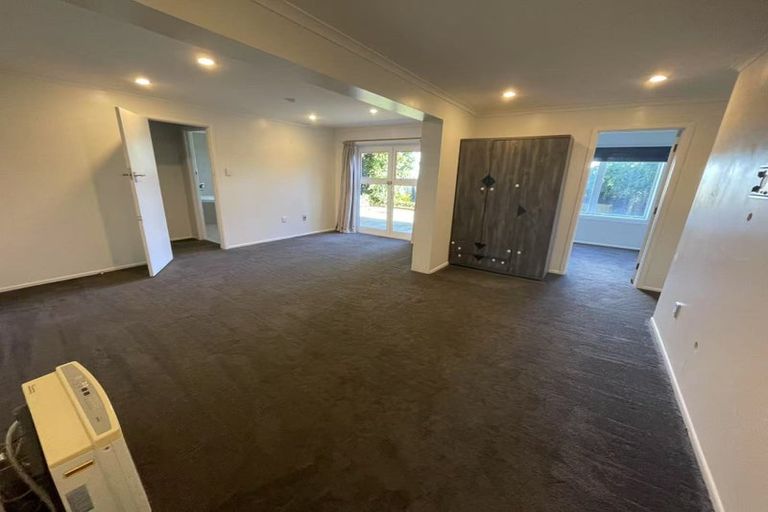 Photo of property in 25 Bradbury Road, Botany Downs, Auckland, 2010