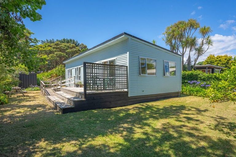 Photo of property in 25 Te Moana Road, Waikanae Beach, Waikanae, 5036