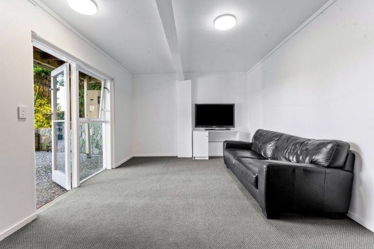Photo of property in 11 Springbank Lane, Te Atatu Peninsula, Auckland, 0610
