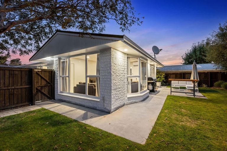 Photo of property in 2/225 Greers Road, Bryndwr, Christchurch, 8053