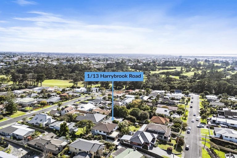 Photo of property in 1/13 Harrybrook Road, Green Bay, Auckland, 0604