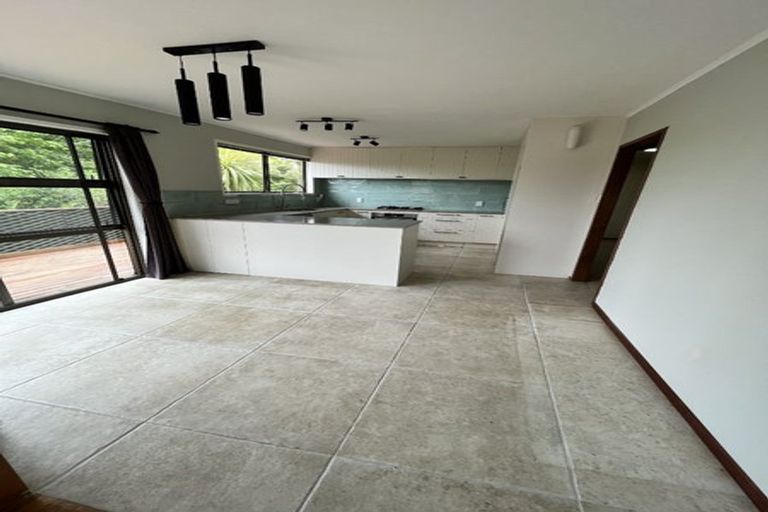 Photo of property in 10 Kallista Place, Browns Bay, Auckland, 0630