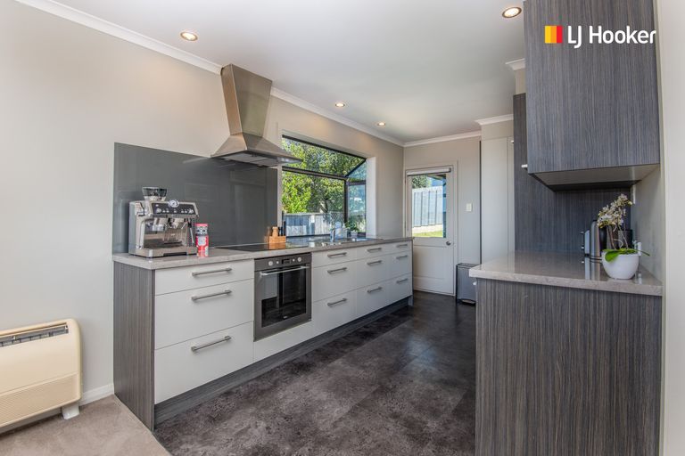 Photo of property in 100 Easther Crescent, Kew, Dunedin, 9012