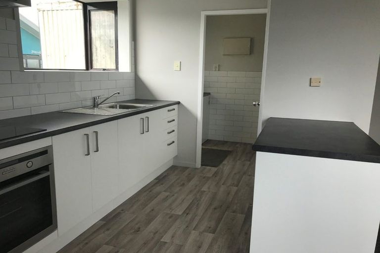 Photo of property in 2/77 Redcrest Avenue, Red Hill, Papakura, 2110