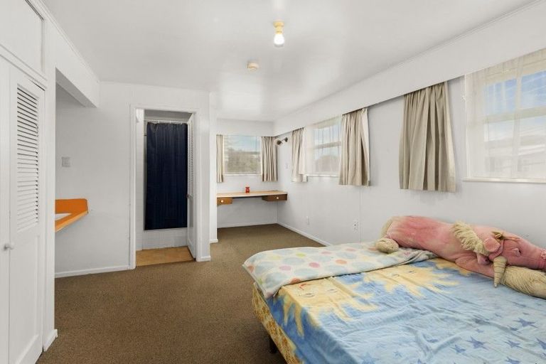 Photo of property in 20 Manor Drive, Stokes Valley, Lower Hutt, 5019