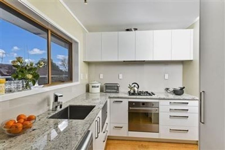 Photo of property in 16b Sydney Street, Hauraki, Auckland, 0622