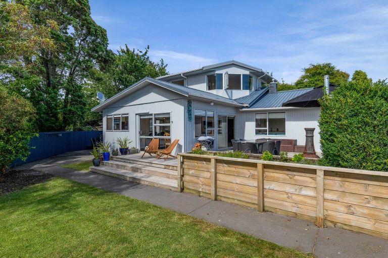 Photo of property in 377 Mangorei Road, Merrilands, New Plymouth, 4312