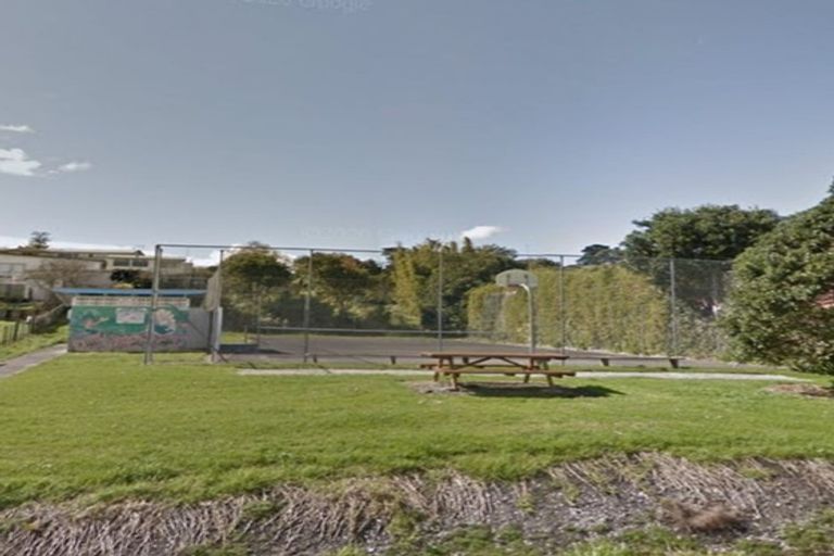 Photo of property in 26 Oxford Street, Whakapirau, 0583