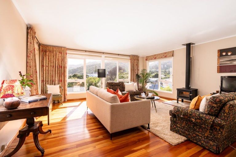 Photo of property in 8 Torwood Road, Khandallah, Wellington, 6035