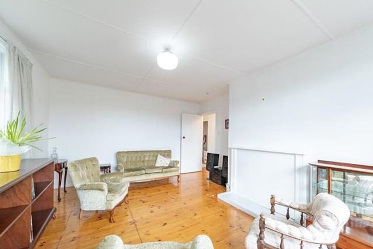 Photo of property in 13 Dorset Grove, Cannons Creek, Porirua, 5024