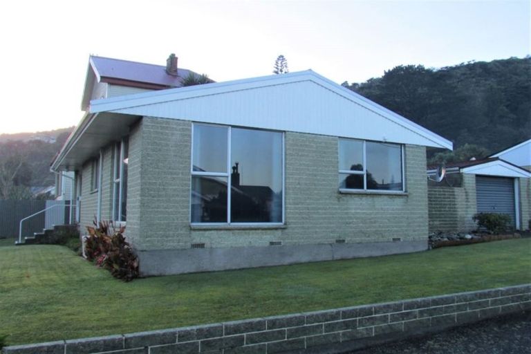 Photo of property in 27 Shakespeare Street, Greymouth, 7805