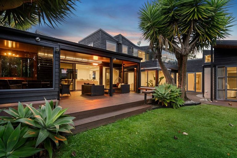 Photo of property in 6 Birchwood Grove, Greenhithe, Auckland, 0632