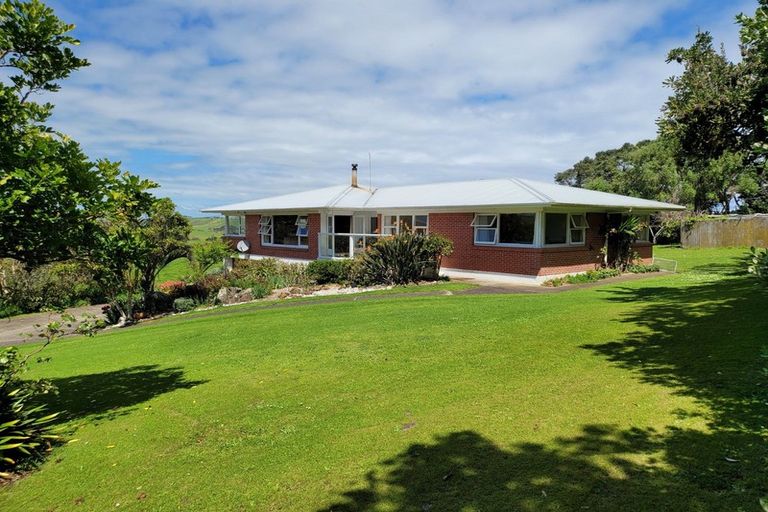 Photo of property in 370 Rehutai Road, Baylys Beach, Dargaville, 0377