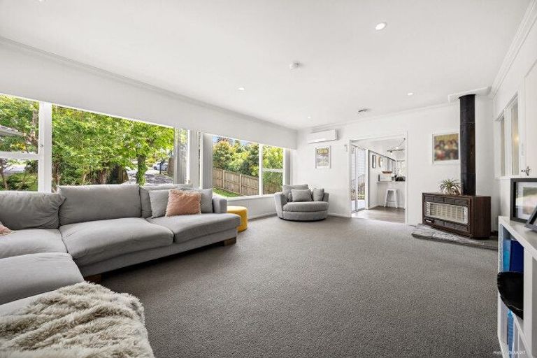 Photo of property in 53 Cyclarama Crescent, Massey, Auckland, 0614