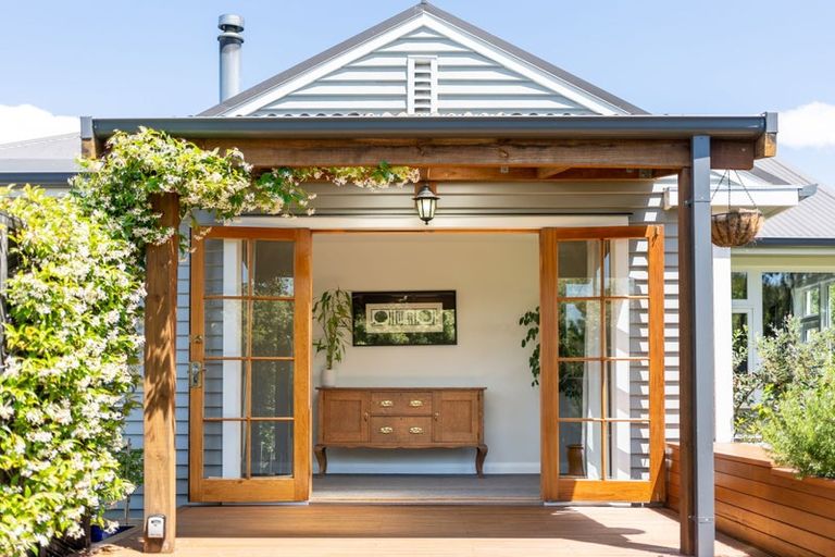 Photo of property in 252 Centaurus Road, Saint Martins, Christchurch, 8022