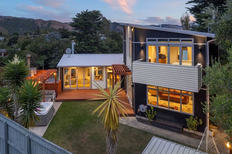 Photo of property in 8 Tiromoana Road, Raumati South, Paraparaumu, 5032