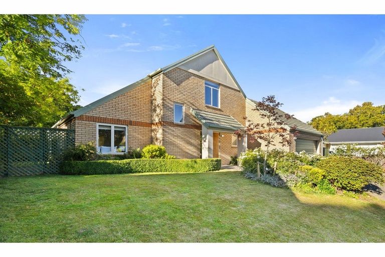 Photo of property in 17 Acorn Close, Waltham, Christchurch, 8023