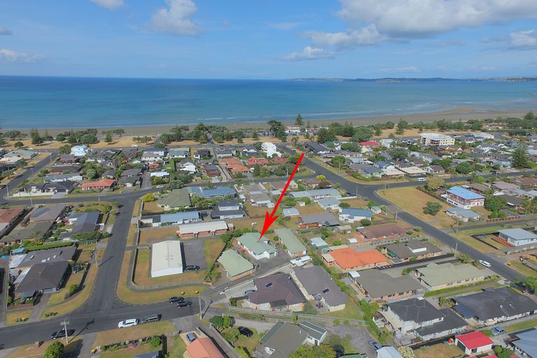 Photo of property in 2/10 Ross Crescent, Orewa, 0931