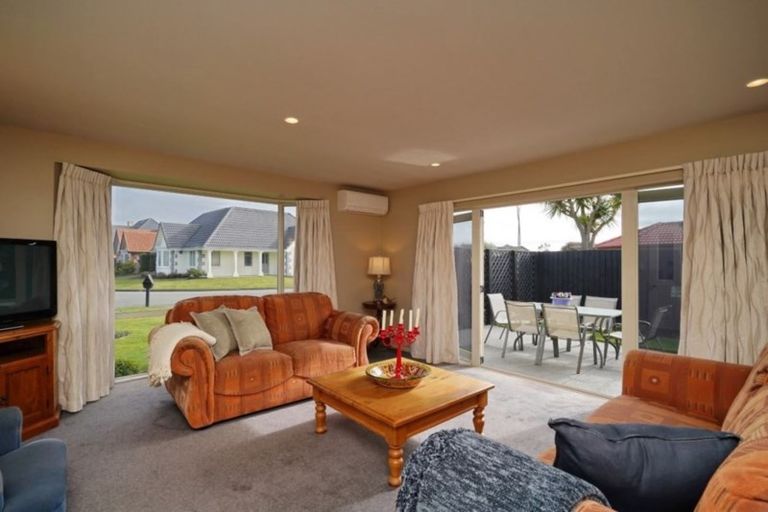 Photo of property in 8 Evenwood Place, Waimairi Beach, Christchurch, 8083