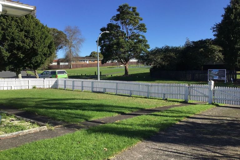 Photo of property in 14 Innismara Avenue, Wattle Downs, Auckland, 2103