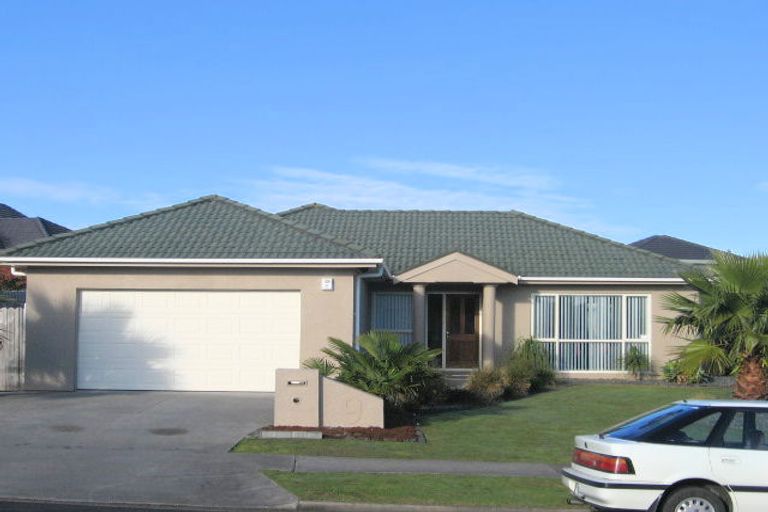 Photo of property in 9 Moyrus Crescent, East Tamaki Heights, Auckland, 2016