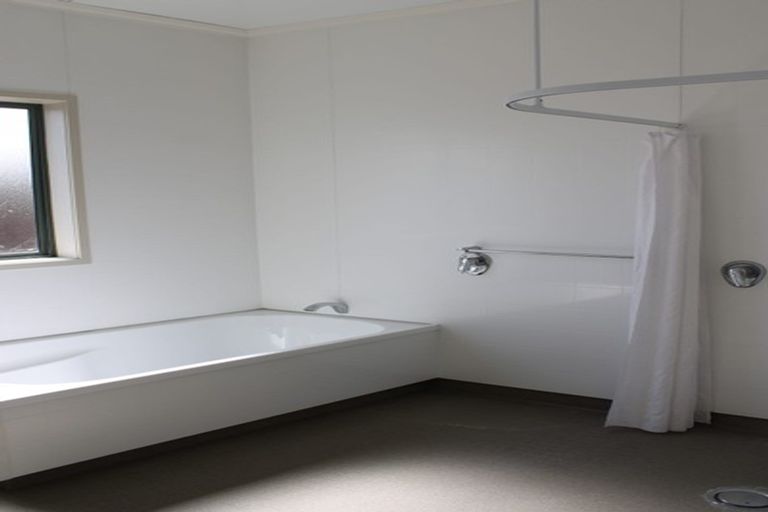 Photo of property in 4 Queen Street, Winton, 9720