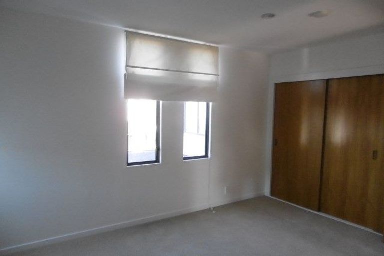 Photo of property in 8 Oakford Close, Riccarton, Christchurch, 8011