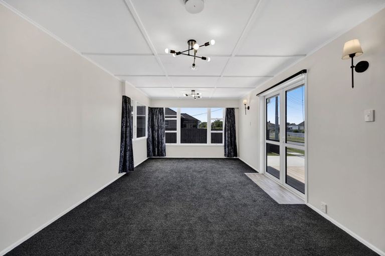 Photo of property in 1a Robbins Crescent, Hawera, 4610