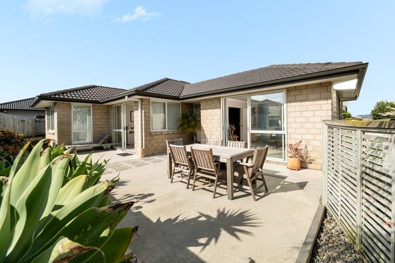 Photo of property in 4 Horokaka Place, Papamoa Beach, Papamoa, 3118